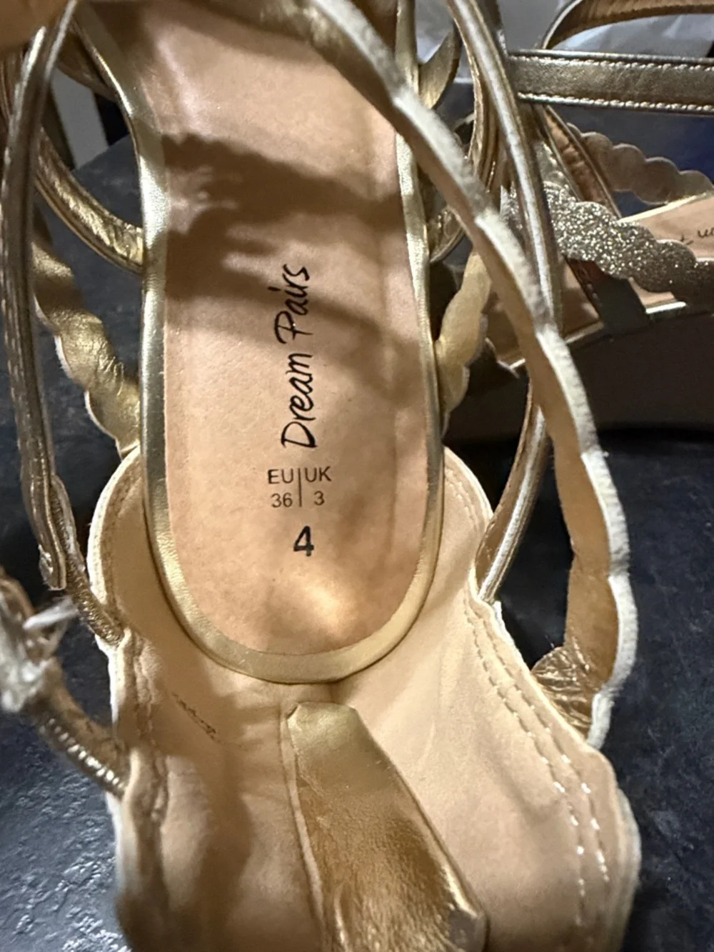 Dream Pairs Girls Gold Scalloped Glitter Strap Sandals